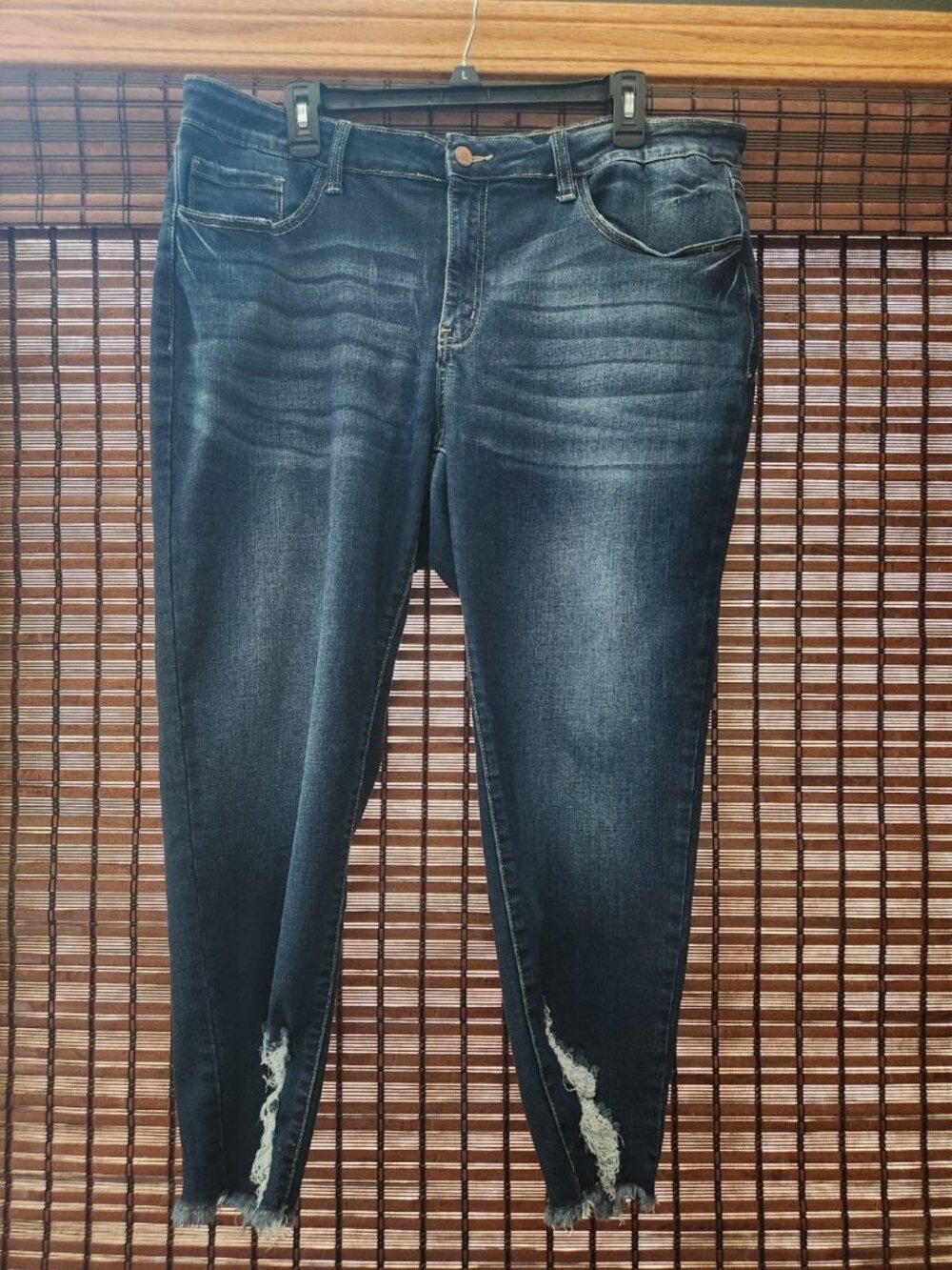 KanCan dark wash distressed skinny ankle jeans